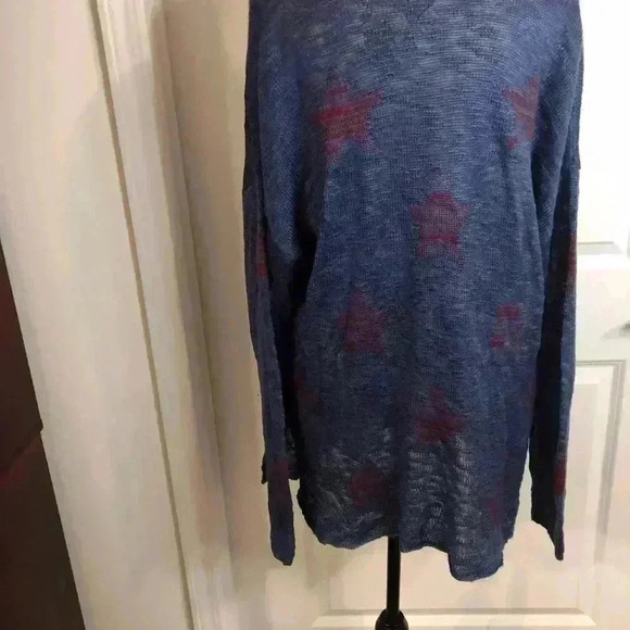 Lane Bryant Women’s 14/16 open knit blue sweater with stars - Picture 2 of 5